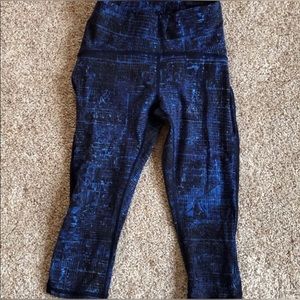 Lululemon Size 4 Blue and Black Capris Leggings. Excellent Condition!!!